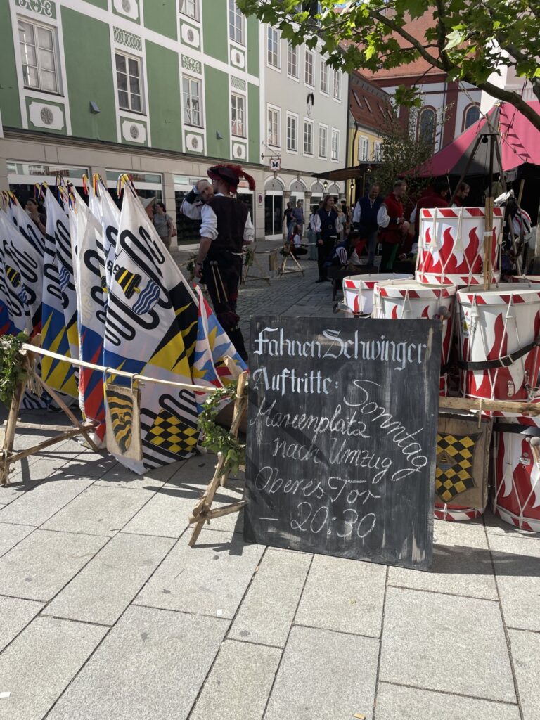 Frundsbergfest Minelheim 2023 - Fahnenschwinger